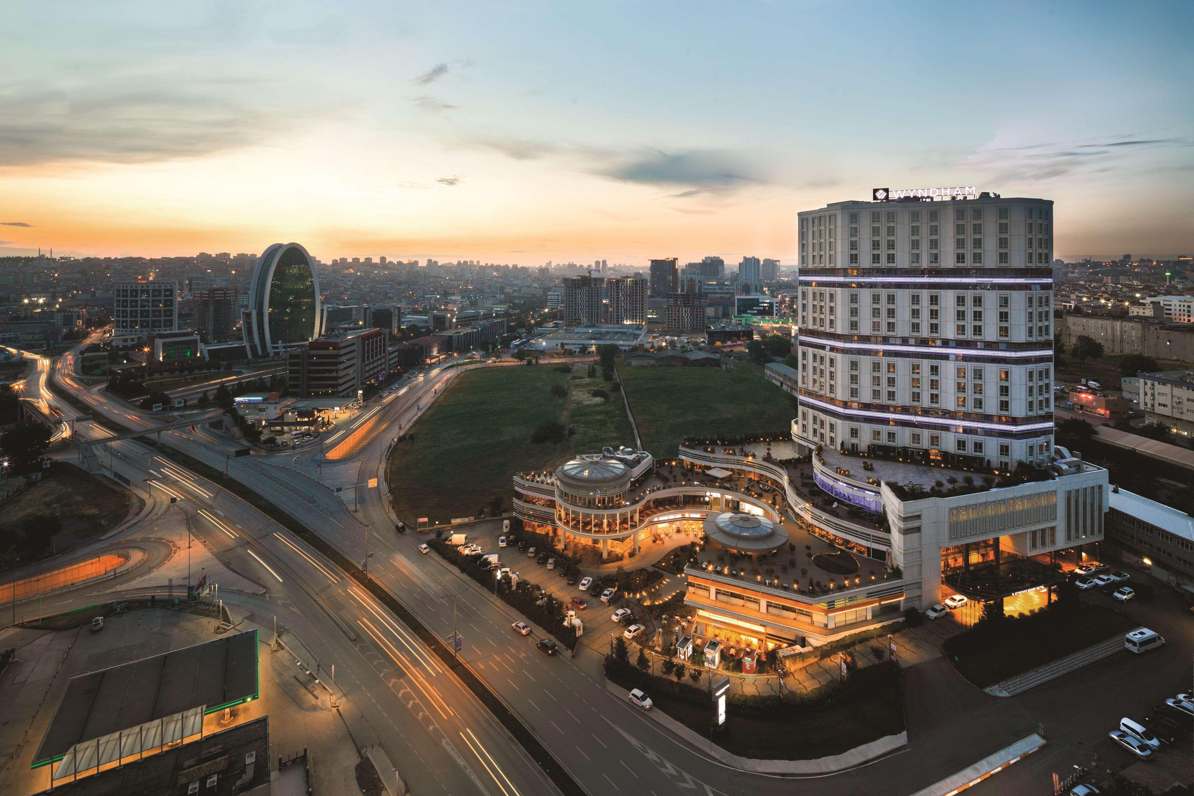 Hotel Wyndham Grand Istanbul Europe Exterior foto The hotel in 2015