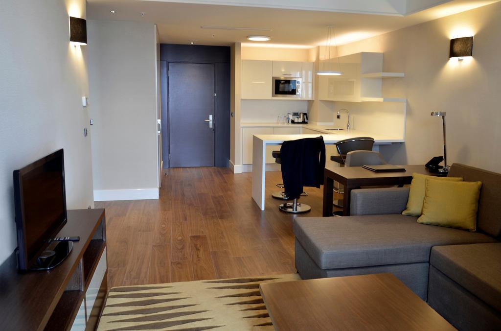 Hotel Wyndham Grand Istanbul Europe Exterior foto A typical studio apartment